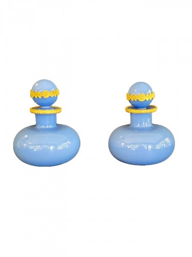 Paire de flacons en opaline de couleur bleu de lin