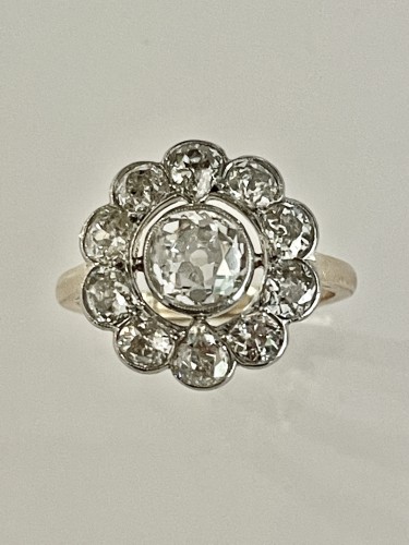Daisy Ring Adorned With Old Cut Diamonds - 