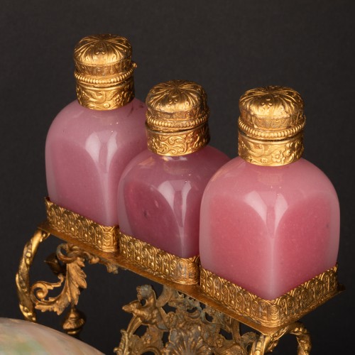 19th century - Large Perfume Carriage Opaline Pink And Mother Of Pearl Napoleon III Period