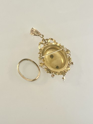 Antique Jewellery  - Four Color Gold Brooch Pendant