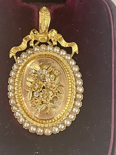 Fontana - Pendentif porte souvenir en or de quatre couleurs sans son écrin - Bijouterie, Joaillerie Style Napoléon III