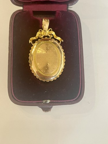 Bijouterie, Joaillerie Pendentif, Collier - Fontana - Pendentif porte souvenir en or de quatre couleurs sans son écrin