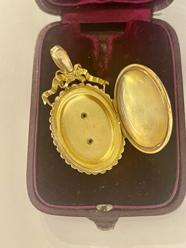 Fontana - Pendentif porte souvenir en or de quatre couleurs sans son écrin - Napoléon III