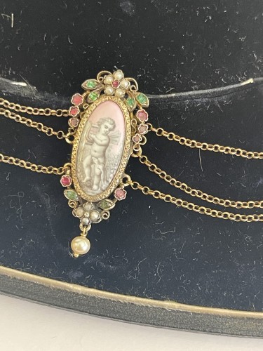 Necklace Decorated With Enameled Cherubs In Its Case - 