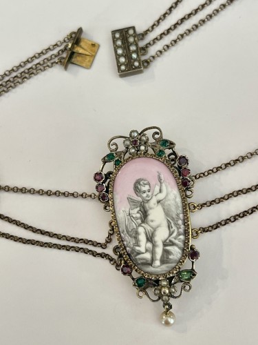 19th century - Necklace Decorated With Enameled Cherubs In Its Case