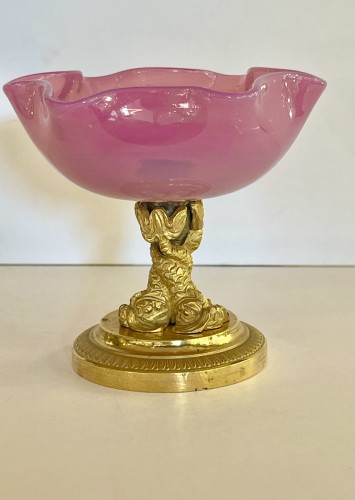 Bronze and Opaline &quot;gorge de pigeon&quot; cup circa 1810 - 1820 - Restauration - Charles X