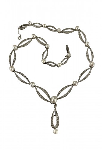 Collier Art-Déco en platine et perles fines