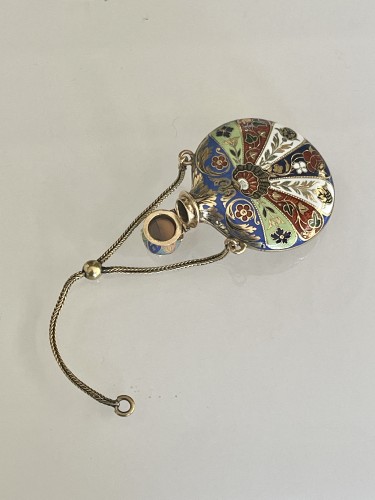 Objects of Vertu  - Flacon en or et émail d&#039;époque Charles X