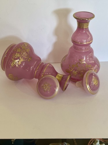 Verrerie, Cristallerie  - Paire de flacons en opaline rose