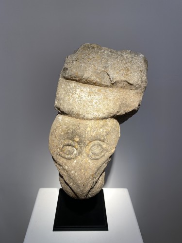 Romanesque Corbel with Mythical Bird’s Head (Spain, 12th cent) - Sculpture Style Middle age