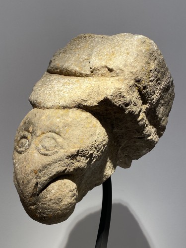 Modillon roman avec tête d'oiseau mythique (Espagne, XIIe siècle) - Moyen Âge