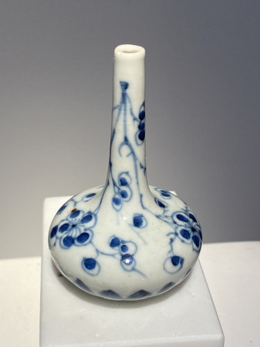 Two China porcelain miniature vases, Kang Xi (1662-1722) - 