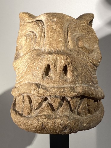 Antiquités - Tête de monstre romane, Royaume-Uni XIIe siècle
