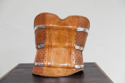 Leather corset France, ca 1920 - 