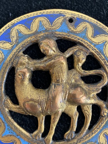 Objets de Vitrine  - Médaillon Limoges, France XIIIe siècle