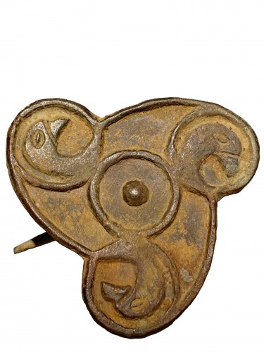 Archéologie  - Broche anglo-saxonne avec tête d'aigle, Grande-Bretagne VIe siècle