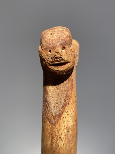 Knife with sculpted heads from the plains of the north, Canada 19th century - Tribal Art Style 