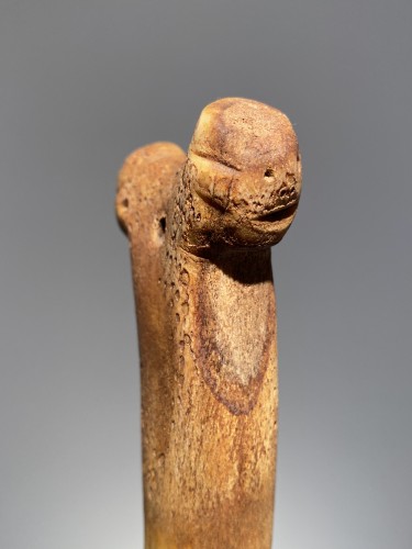 Tribal Art  - Knife with sculpted heads from the plains of the north, Canada 19th century