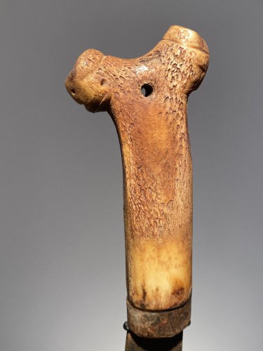  - Knife with sculpted heads from the plains of the north, Canada 19th century