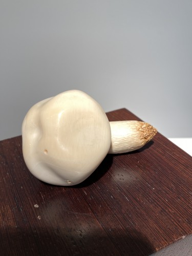  - Champignon sculpté en défense de mammouth, Sibérie XXe siècle