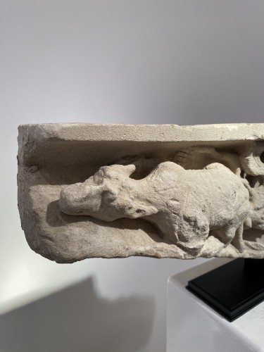 Crouching Monster Frieze Fragment, France circa 1400 - Architectural & Garden Style Middle age