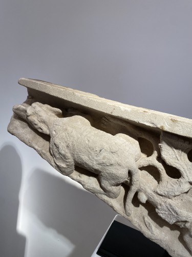 Antiquités - Crouching Monster Frieze Fragment, France circa 1400