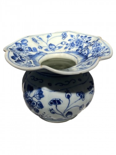 Crachoir en porcelaine (Chine, Kangxi 1660-1722)