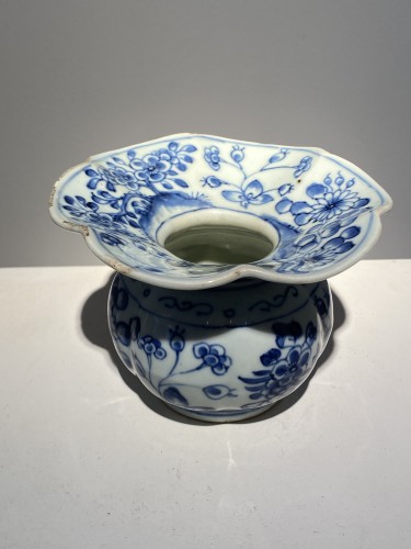Porcelain & Faience  - Porcelain spittoon (China, Kangxi 1660-1722)