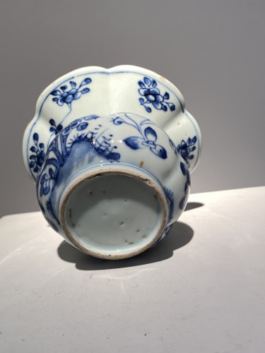  - Porcelain spittoon (China, Kangxi 1660-1722)