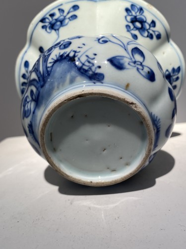 Antiquités - Porcelain spittoon (China, Kangxi 1660-1722)