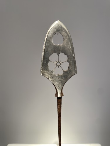 Samurai Arrowhead with Sakura and Waterdrop motif, Late Edo - Asian Works of Art Style 