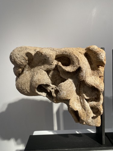 Two cornerstones with acanthus leaves, France 15th century - Architectural & Garden Style Renaissance