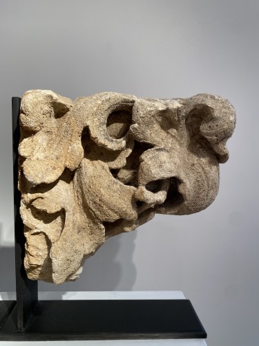 Architectural & Garden  - Two cornerstones with acanthus leaves, France 15th century