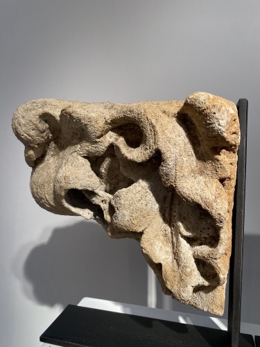 Two cornerstones with acanthus leaves, France 15th century - 