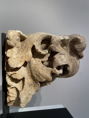 11th to 15th century - Two cornerstones with acanthus leaves, France 15th century