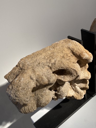 Two cornerstones with acanthus leaves, France 15th century - Renaissance