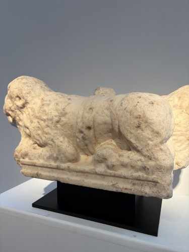 11th to 15th century - Double Lion column finial, Italy 13th century