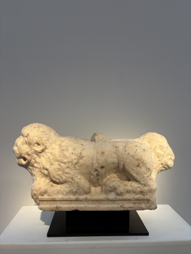 Antiquités - Double Lion column finial, Italy 13th century