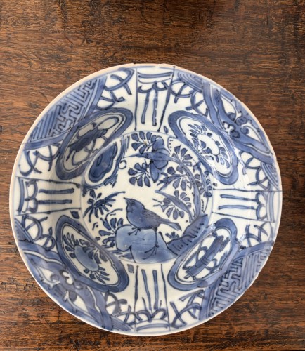 17th century - Eight Chinese Blue and White 'Kraak' Bowls (China, Ming 17th cent)