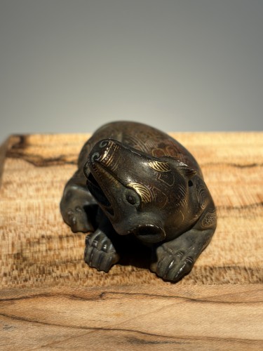  - Presse-papier en bronze incrusté d'or et d'argent représentant un loup (Chine, États