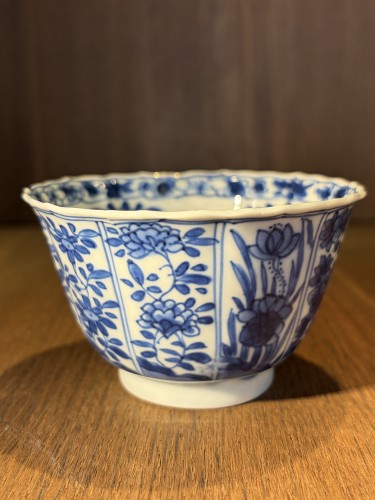 Asian Works of Art  - Three blue and white porcelain cups, Kangxi (1662-1722