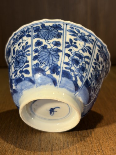  - Three blue and white porcelain cups, Kangxi (1662-1722