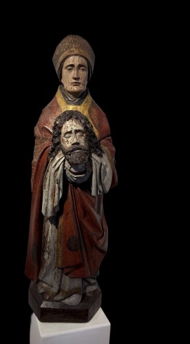 Saint Cuthbert tenant la tête de saint Oswald, France XVe siècle - Sculpture Style Moyen Âge
