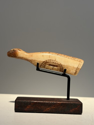 Inuit Seal Toggle, Alaska 19th century or older - Tribal Art Style 