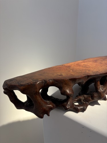XIXe siècle - Socle en bois sculpté, Japon fin de l'époque Edo, début du XIXe siècle