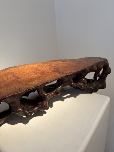  - Socle en bois sculpté, Japon fin de l'époque Edo, début du XIXe siècle
