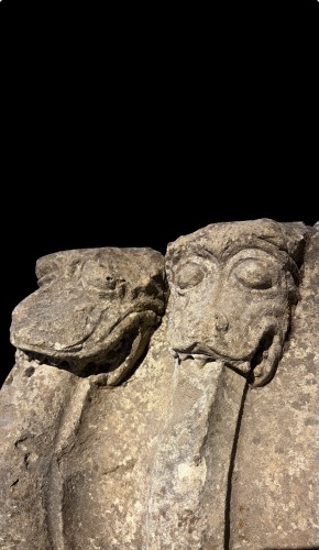 Antiquités - Monster Heads, France 13th century