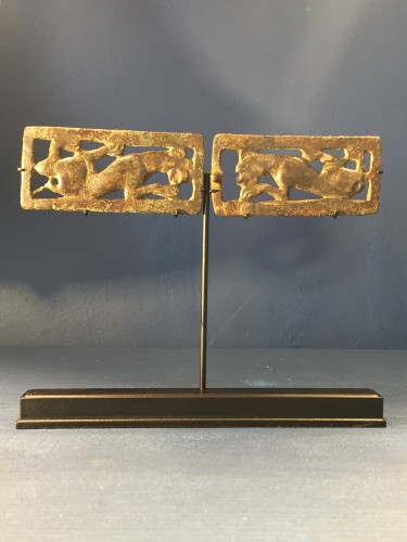  - Deux boucles de ceinture en bronze (Culture de l'Ordos, VI-II siècle av. JC)