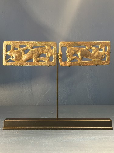 Antiquités - Two Bronze Belt Buckle Plaques (Ordos Civilisation, 6th-2nd cent BC)