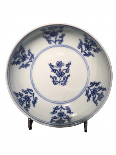 Ming bowl with floral motives Jiajing (1521-1567)